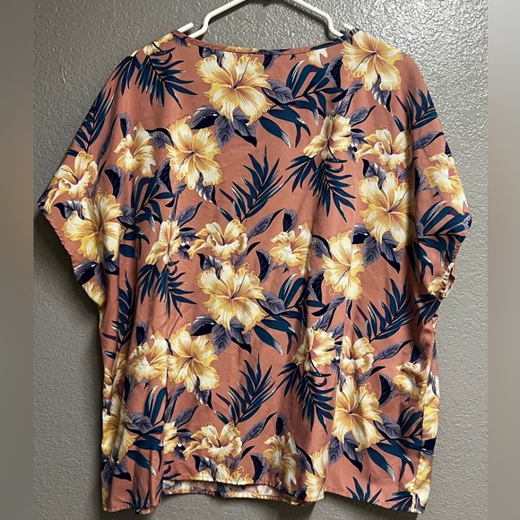Shein Curve, Women’s Pink Tropical Blouse, preowned - Picture 3 of 7